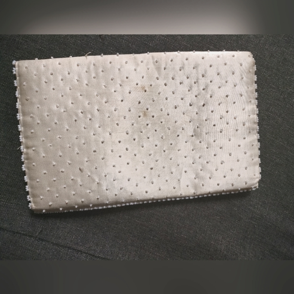 Sequin clutch
